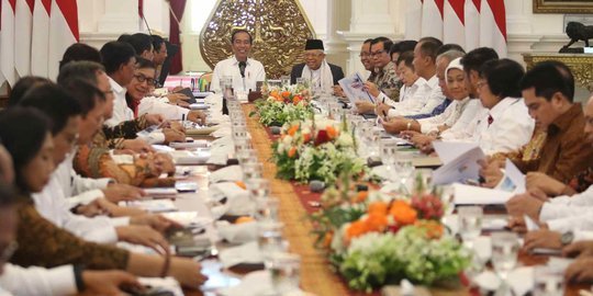 Jokowi Gelar Makan Siang